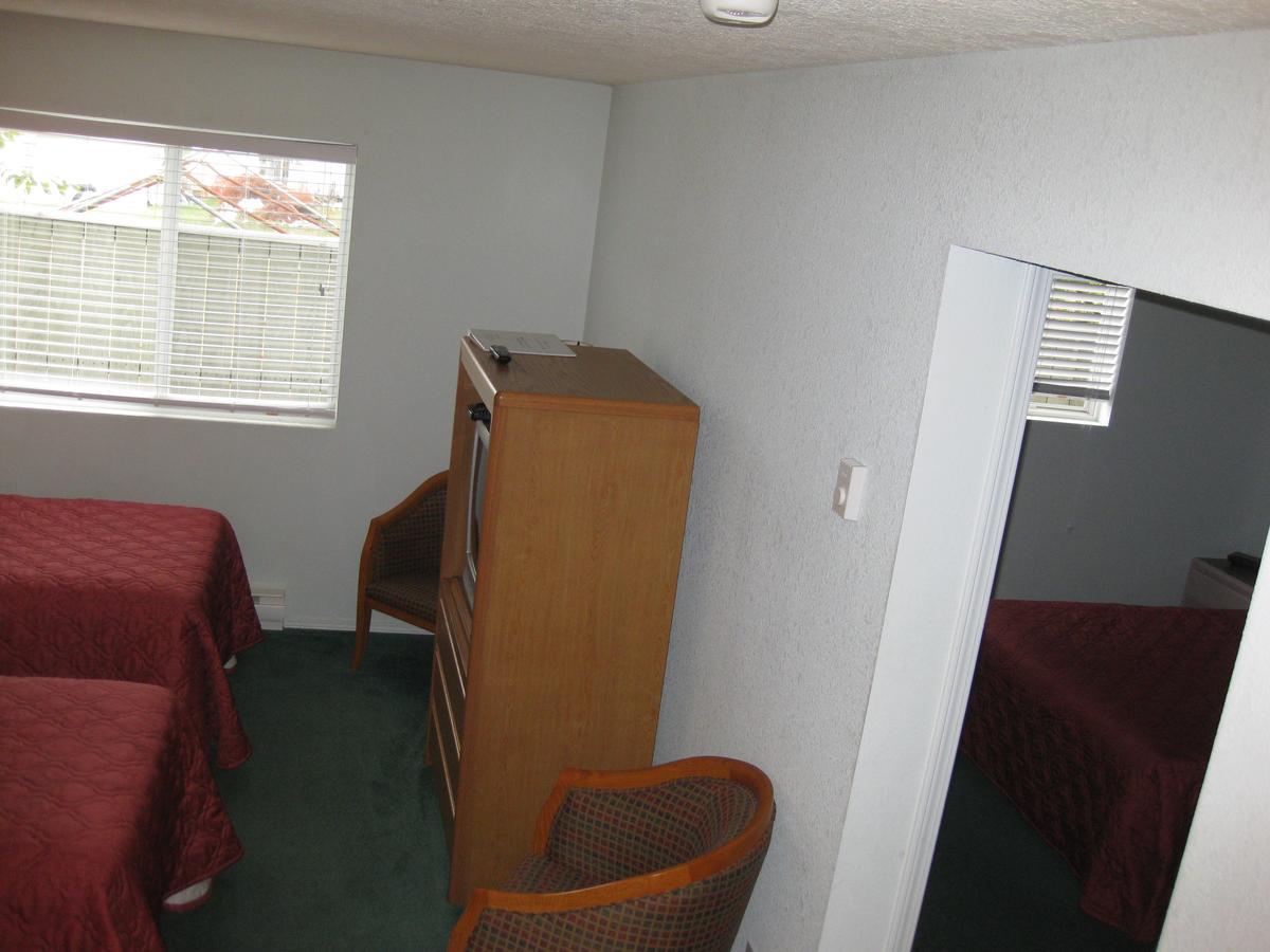 Lake Cowichan Lodge מראה חיצוני תמונה
